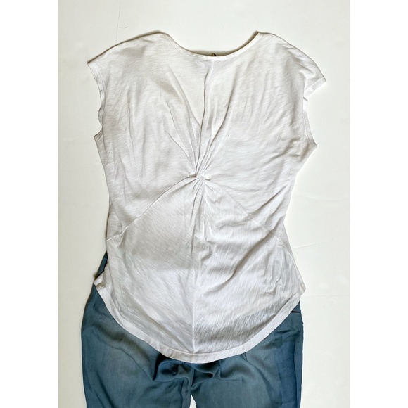 XCVI Linen Top with pockets - Picture 6 of 8
